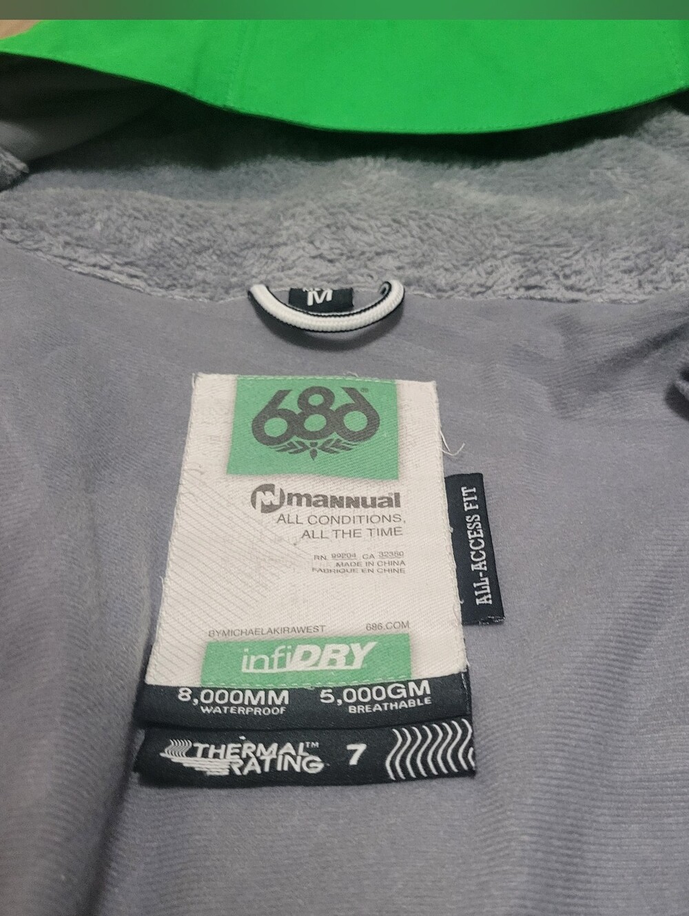 686 Waterproof Snowboarding Jacket - Picture 5 of 12